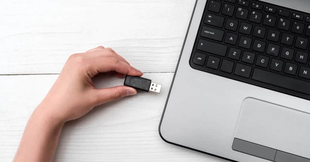 Jak szybko i bez problemów zgrać muzykę z laptopa na pendrive – proste kroki