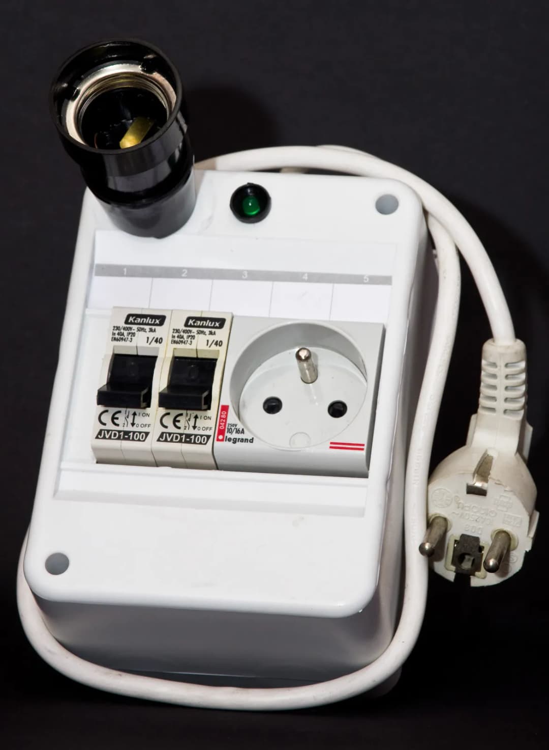 Jak podłączyć gniazdo siłowe 4 bolce: Bezpieczna instrukcja