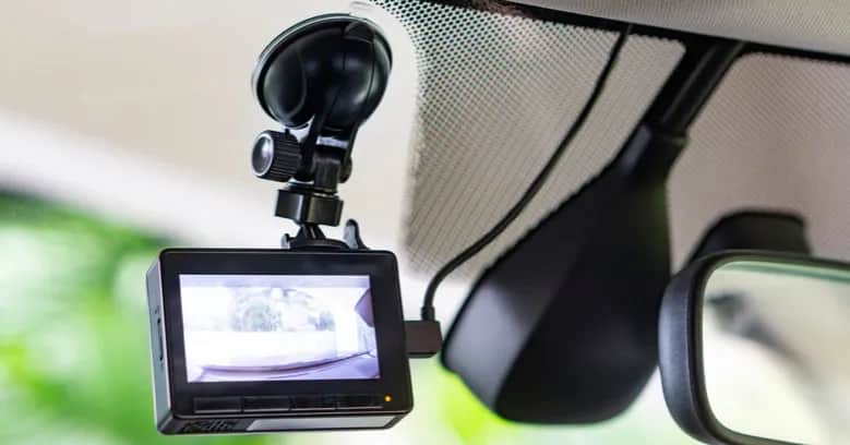 Jak profesjonalnie podłączyć wideorejestrator na stałe bez błędów i awarii